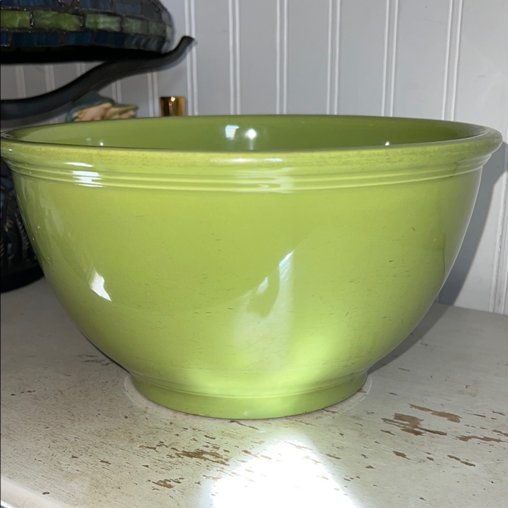 Vintage 1950s Fiesta Chartreuse large mixing bowl